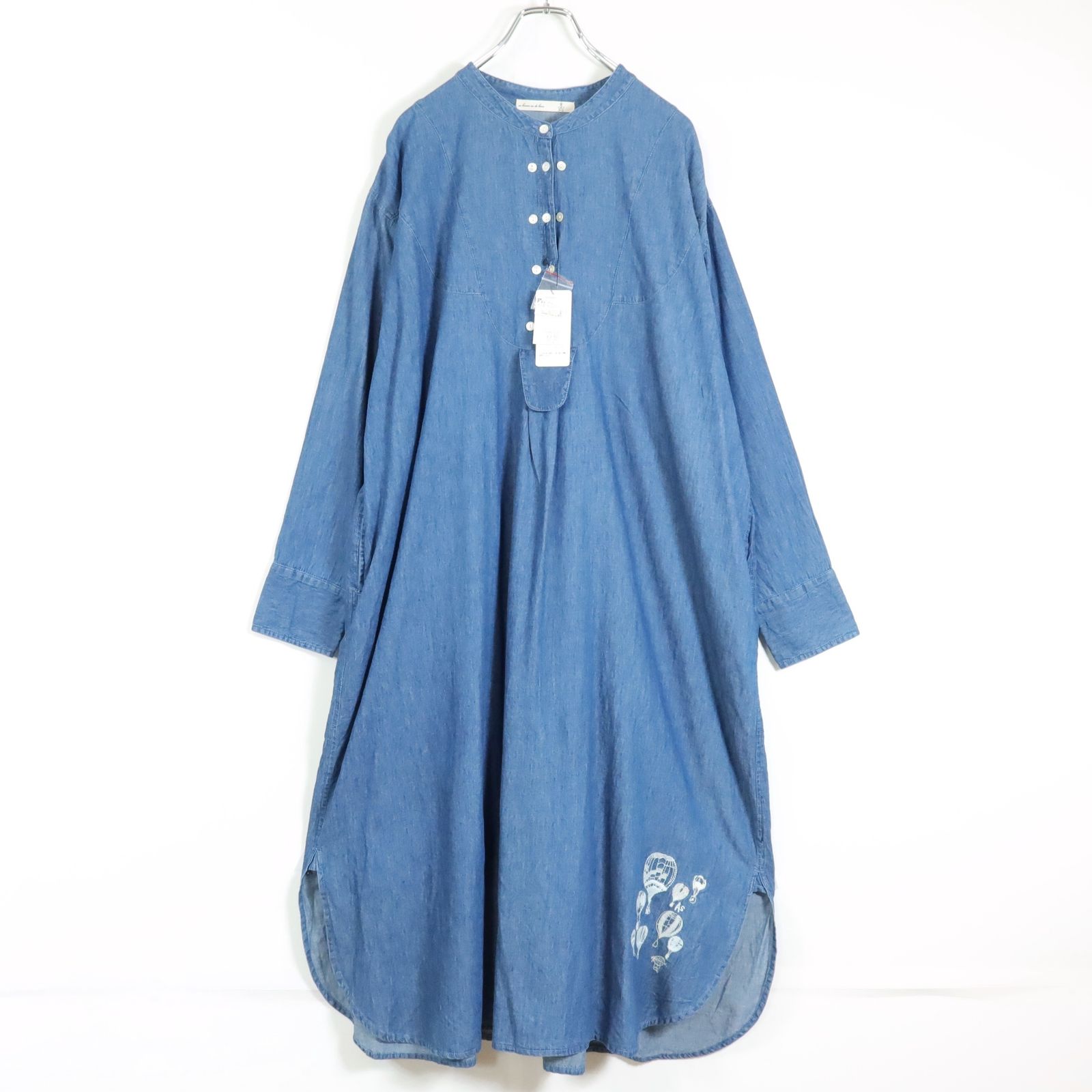 【新品】 アズノウアズオオラカ 刺繍オンデニムワンピース ゆったり 大きいサイズ 新品】アズノゥアズオオラカ☆ゆったりワンピース デニム 大きい