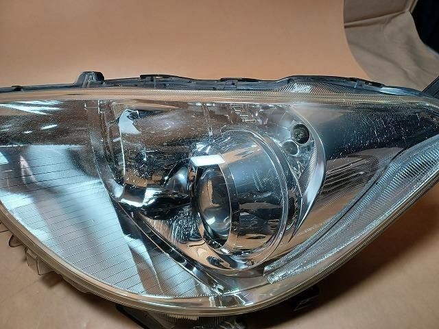 コーティング済 アクア NHP10 左ヘッドランプ・ヘッドライト S コイト  