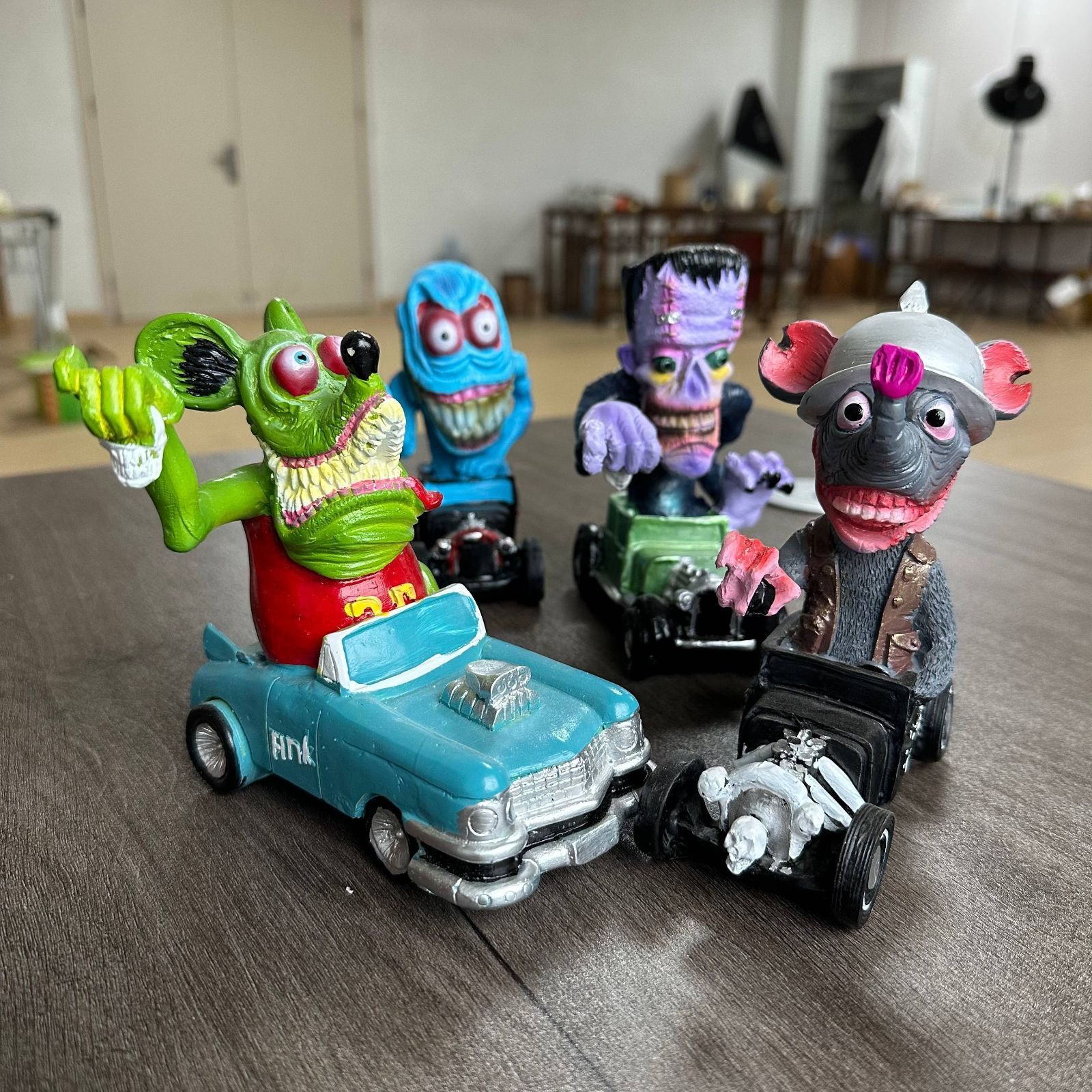 4体セット 置物 化け物ドライブ車 樹脂製 ミニチュア 怪物 ホラー ゾンビ モンスター 置物 12cm 化け物 ねずみ グリーン 緑 カート ドライブ 車