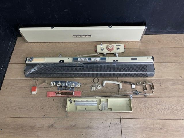 編み機【中古】ART編機 MODEL DX-1000 クリーム色系 手芸 編み物
