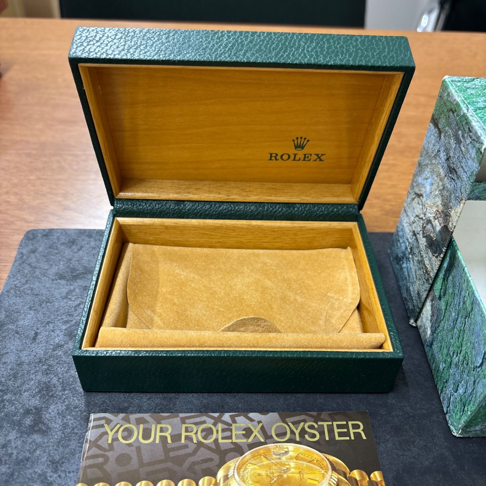 ROLEX ロレックス 純正ケース Mサイズ　【付属品付き】 ROLEX ロレックス ケース （写真にある付属品付き） - メルカリ