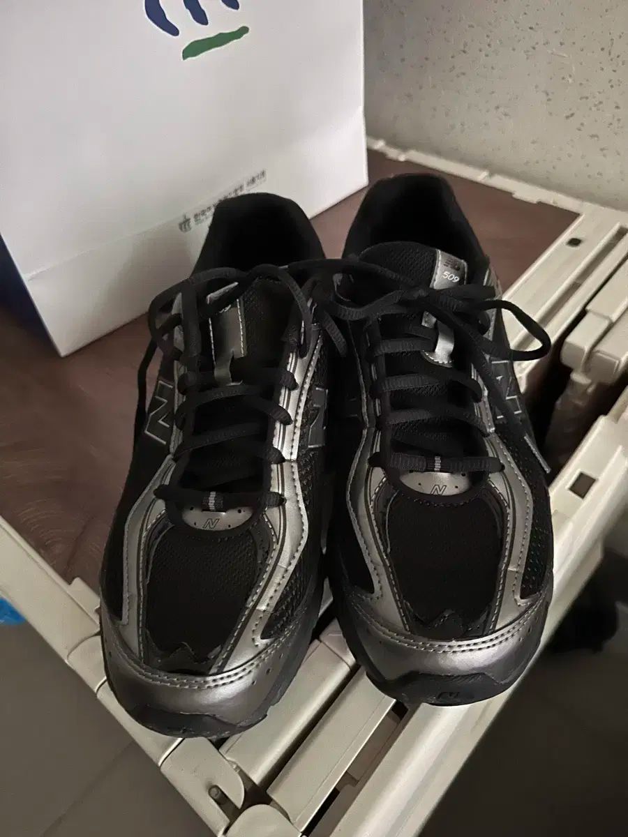New Balance ニューバランス 509 黒 シルバー スニーカー