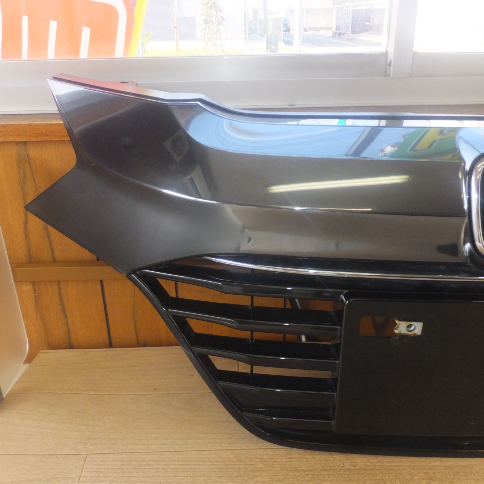 美品 ホンダ ヴェゼル 純正 RU系・フロントグリル ・71121-T7B-00