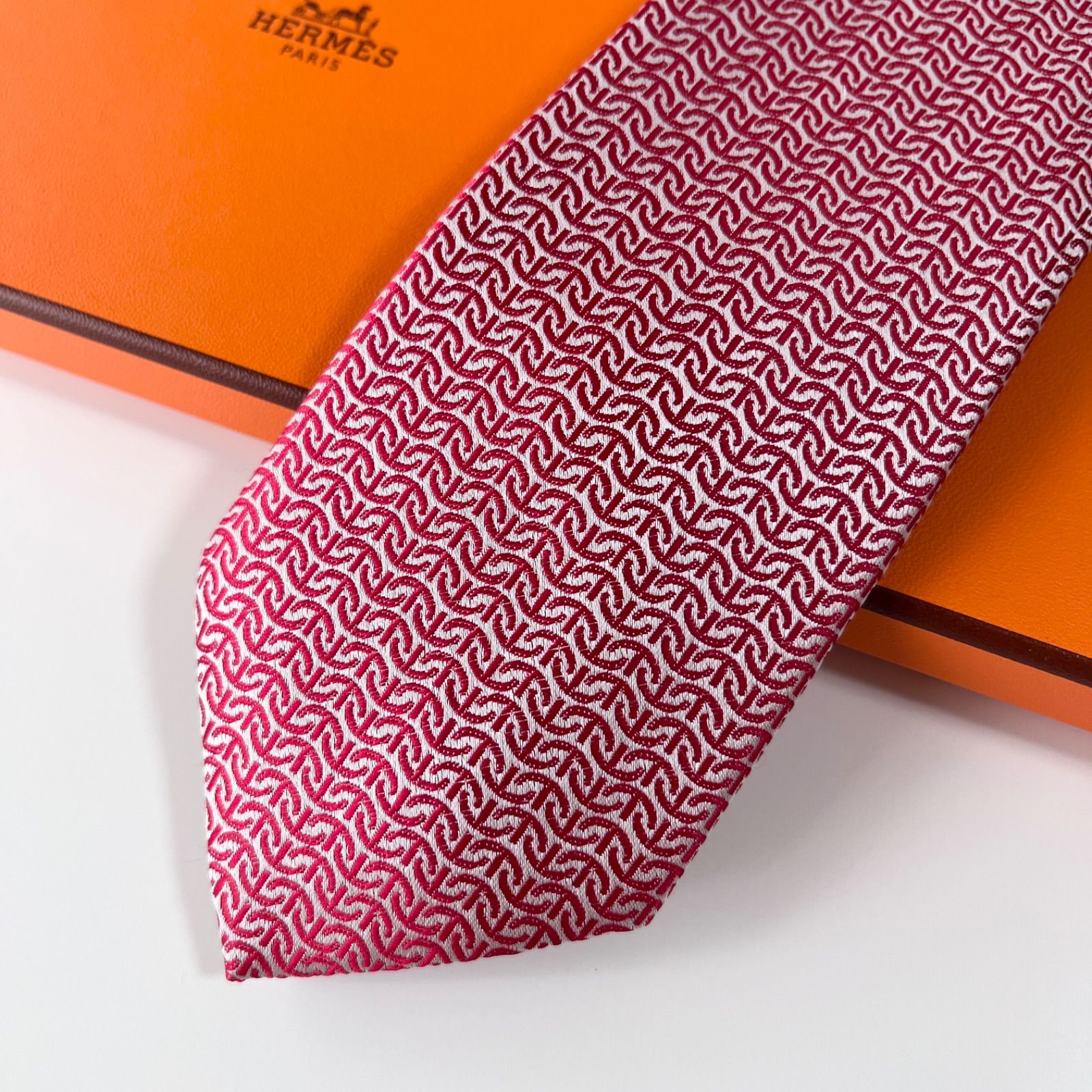 美品 HERMES エルメス ネクタイ シルク100% レッド系 総柄 254-395