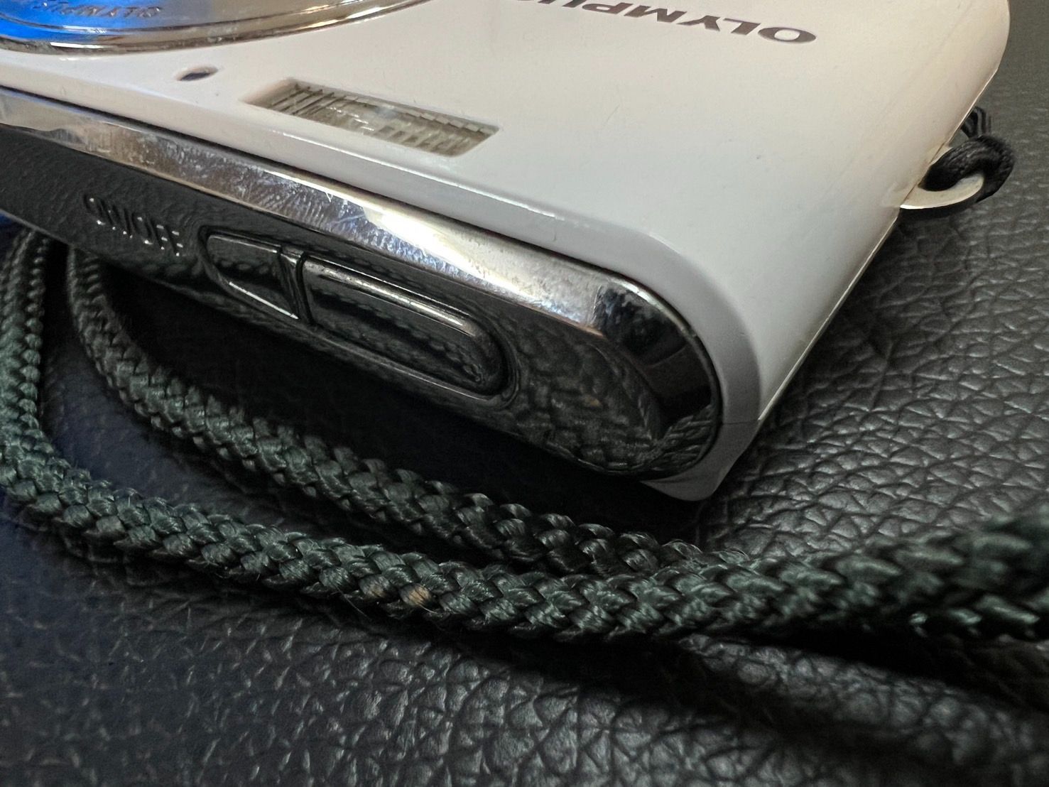 OLYMPUS FE-4050 コンパクトデジタルカメラ オリンパス、広角27mmの4倍