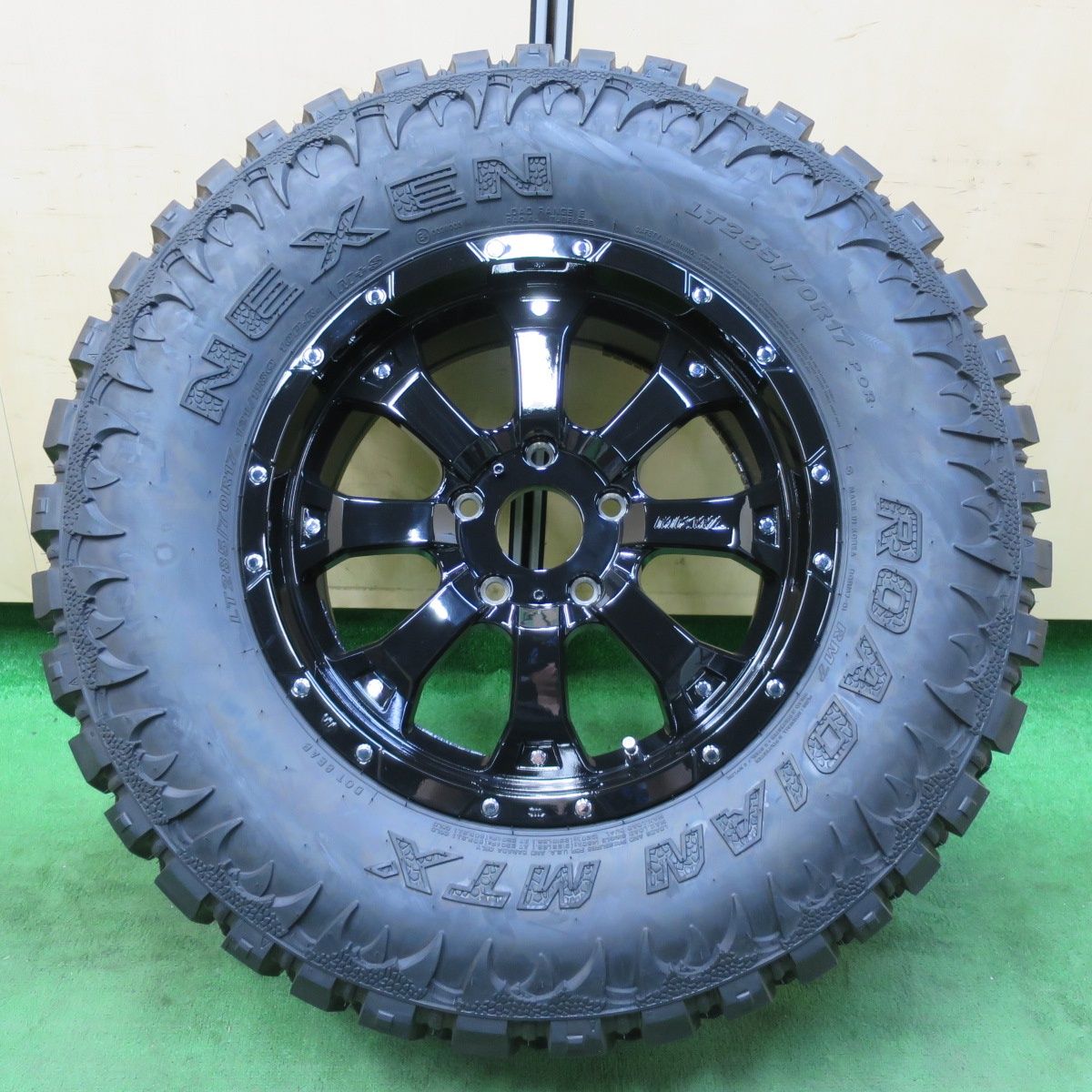 *送料無料* ほぼ未使用！22年ジープ ラングラー 等 MKW MK-46 285/70R17 ネクセン ROADIAN MTX 17インチ PCD127/5H4081302イノ