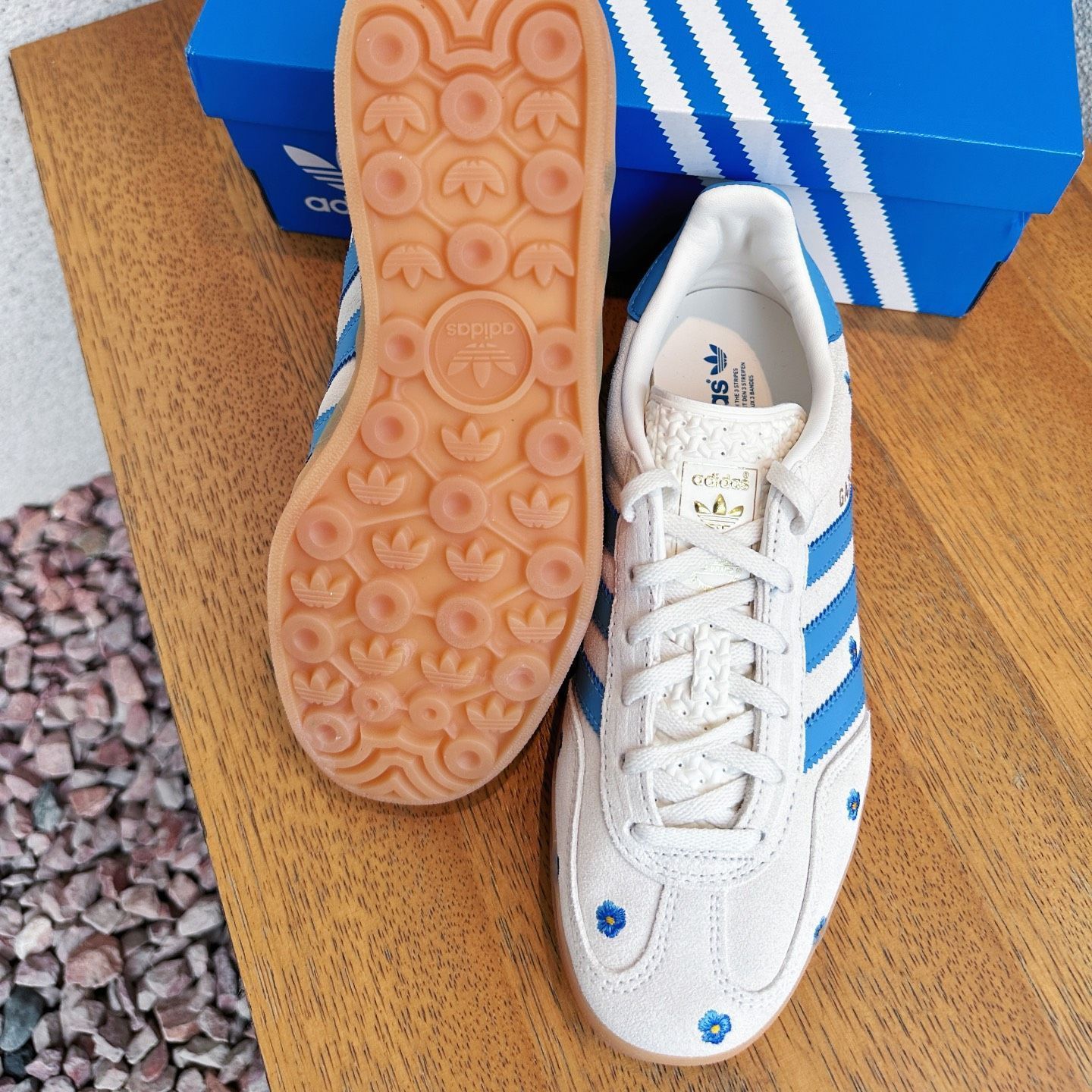 adidas Samba gazelle indoor アディダス サンバ スニーカー ホワイトブルーの小さな花スニーカー