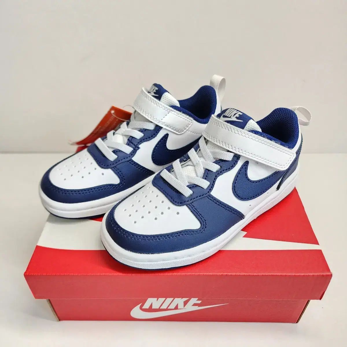 NIKE ナイキ コート 巣穴 ロー 2 ー 180 220