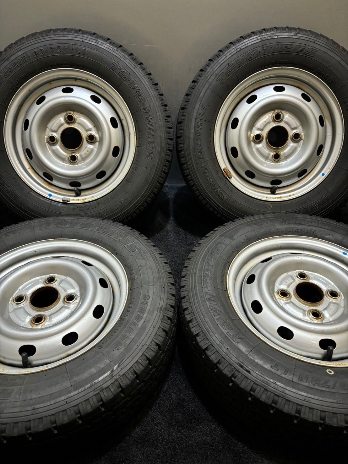 ★145/80R12 80/78N LT TOYO/DELVEX 935 23年製 ダイハツ 純正 スチール 12インチ 4J +35 100 4H スタッドレス 4本 (南1-G576)