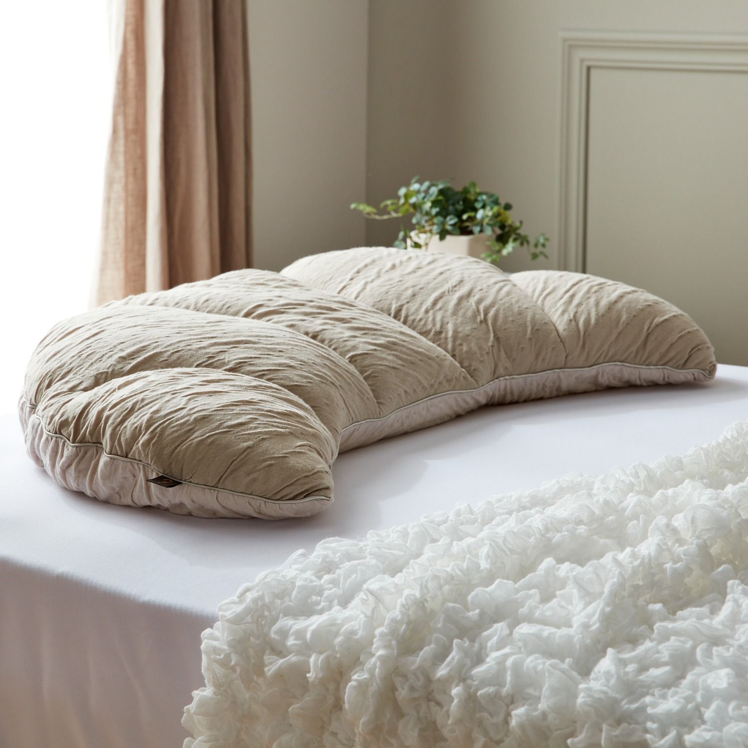 新品未使用品】快眠博士とろけるクロワッサン枕・抱き枕・クッション