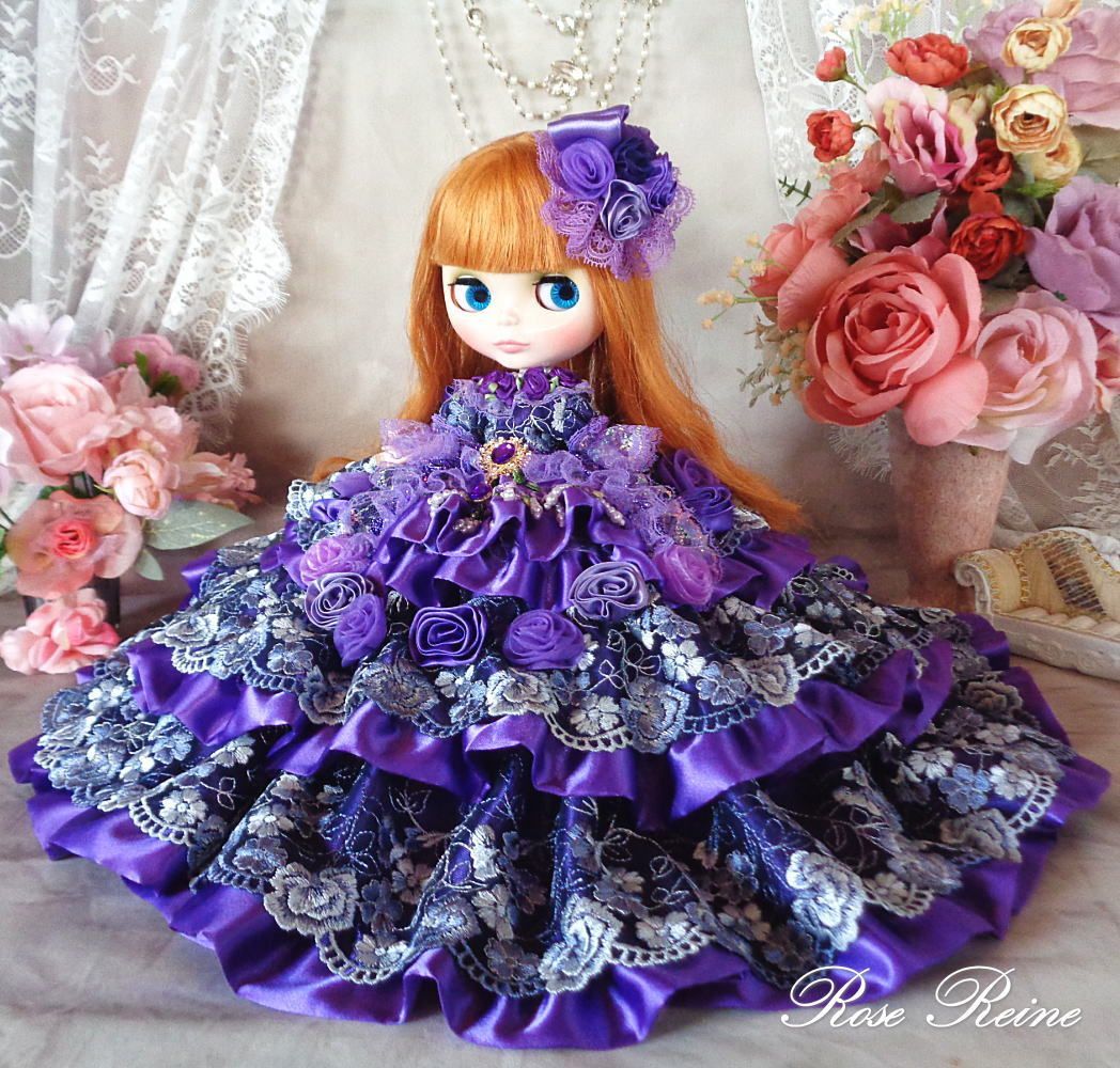 ゴージャスバイオレットが重厚に煌めく豪華ボリュームフリルドールドレス