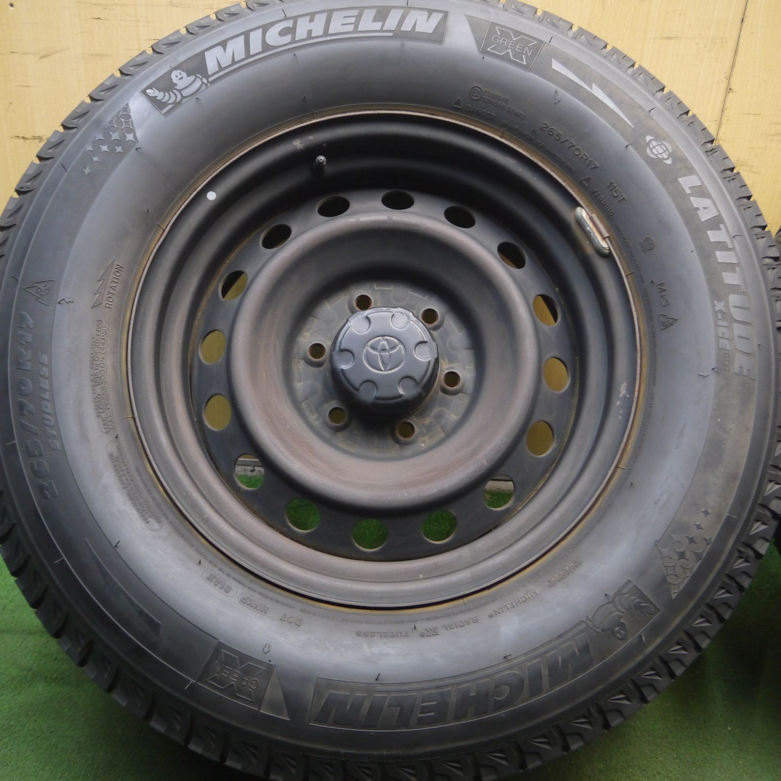 送料無料*バリ溝！9.5分☆トヨタ FJクルーザー 純正 スチール 265 