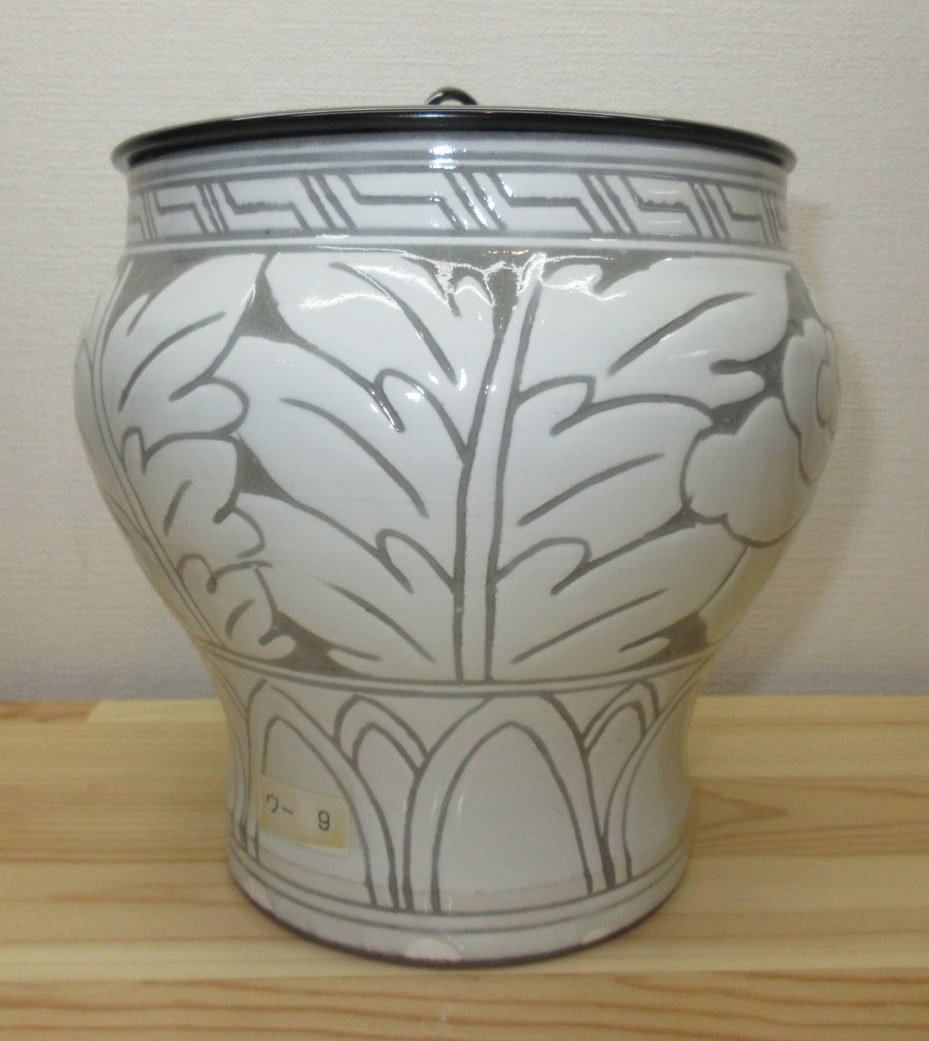 送料込【逢絢亭・新品】茶道具 水指 京焼 掻落し 真塗の塗蓋 黒石窯 共箱入り 逢絢亭・新品】茶道具 水指 京焼 掻落し 真塗の塗蓋 黒石窯 共