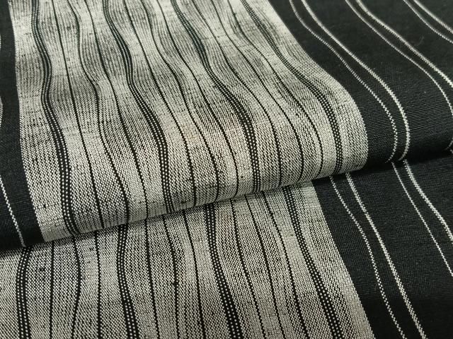 平和屋着物●上質な紬　立涌文　黒地　正絹　逸品　AAAU8422zg 平和屋着物○上質な紬 立涌文 黒地 正絹 逸品 AAAU8422zg - メルカリ