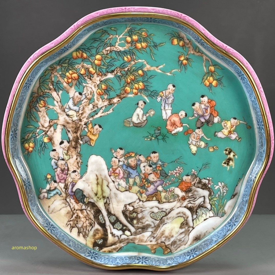 磁器 粉彩 緑底 嬰戯図 花口賞皿 装飾品 置物 置物 磁器