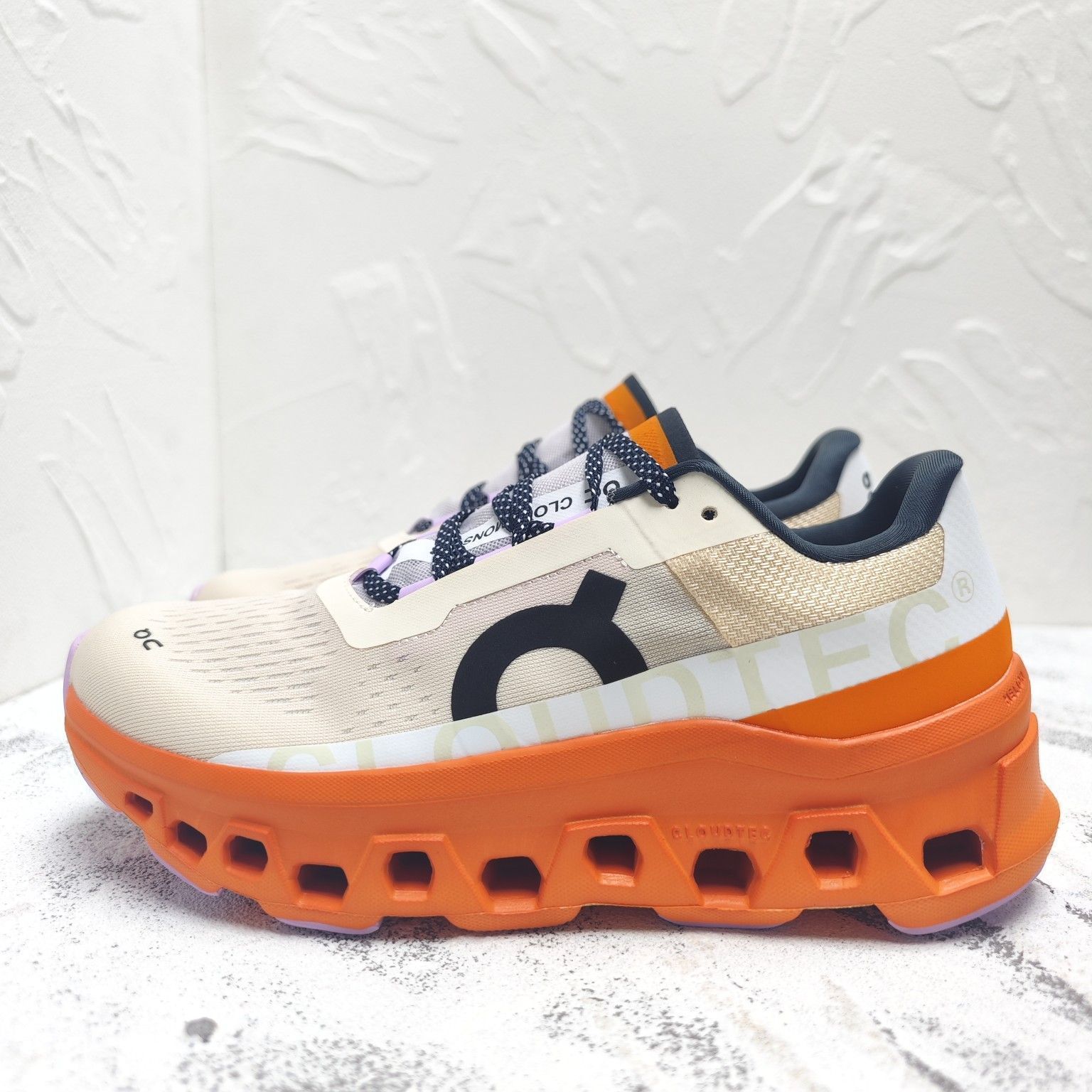 【中古美品】on ランニングシューズ（Cloudmonster／26cm） 2025年最新】on cloudmonster 26の人気アイテム - メルカリ