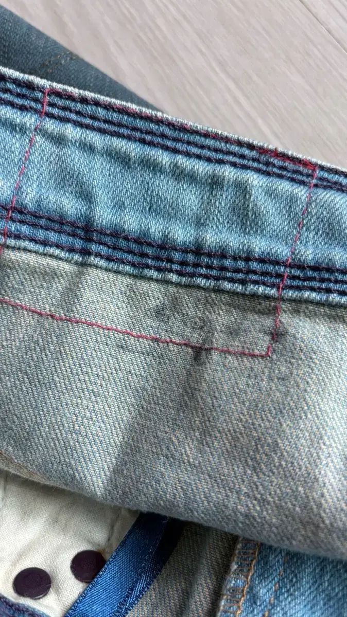 LEVIS RED