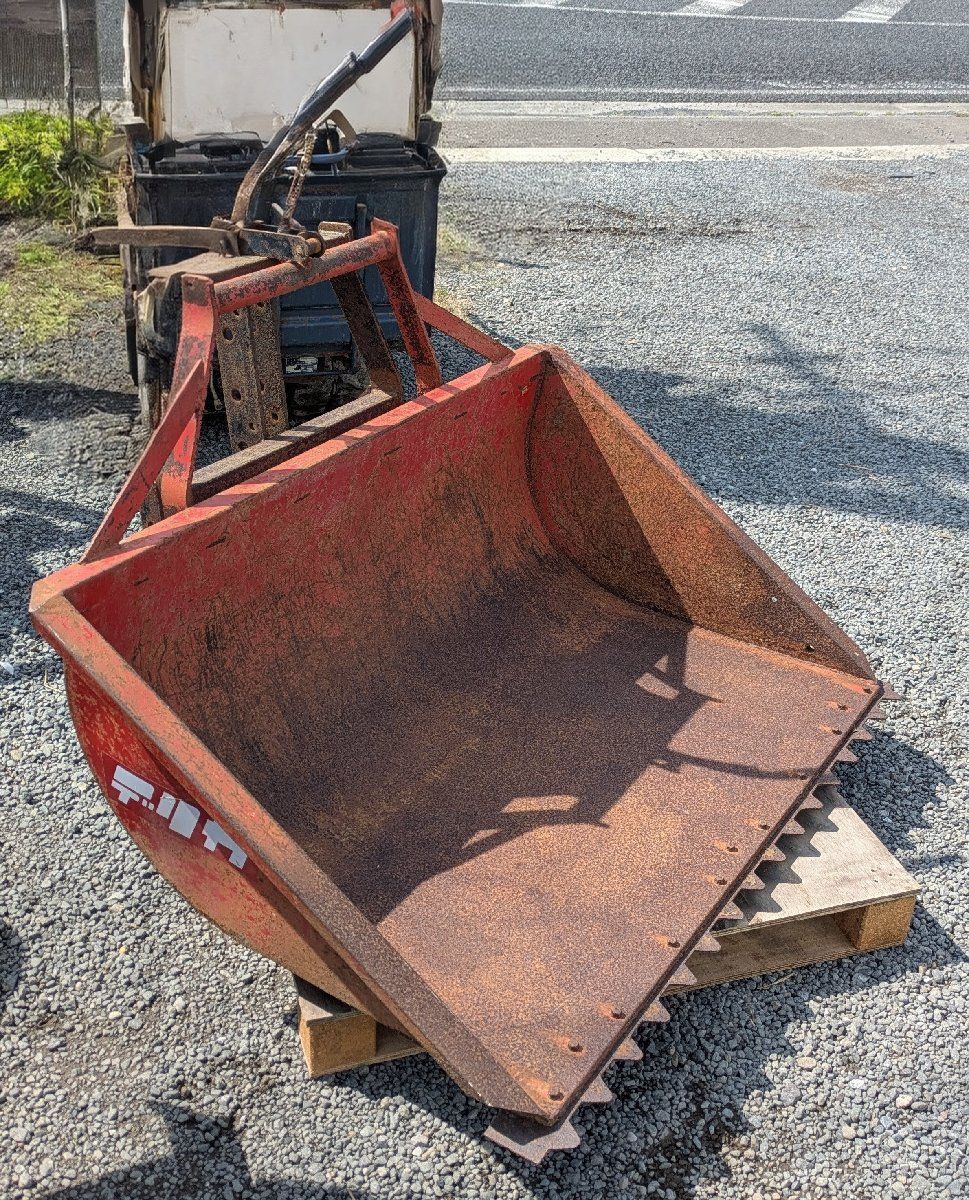 鹿児島発　イガラシ機械工業 トラクター用 リヤバケットTS121 鹿児島発 イガラシ機械工業 トラクター用 リヤバケットTS121⭐️9.0kg
