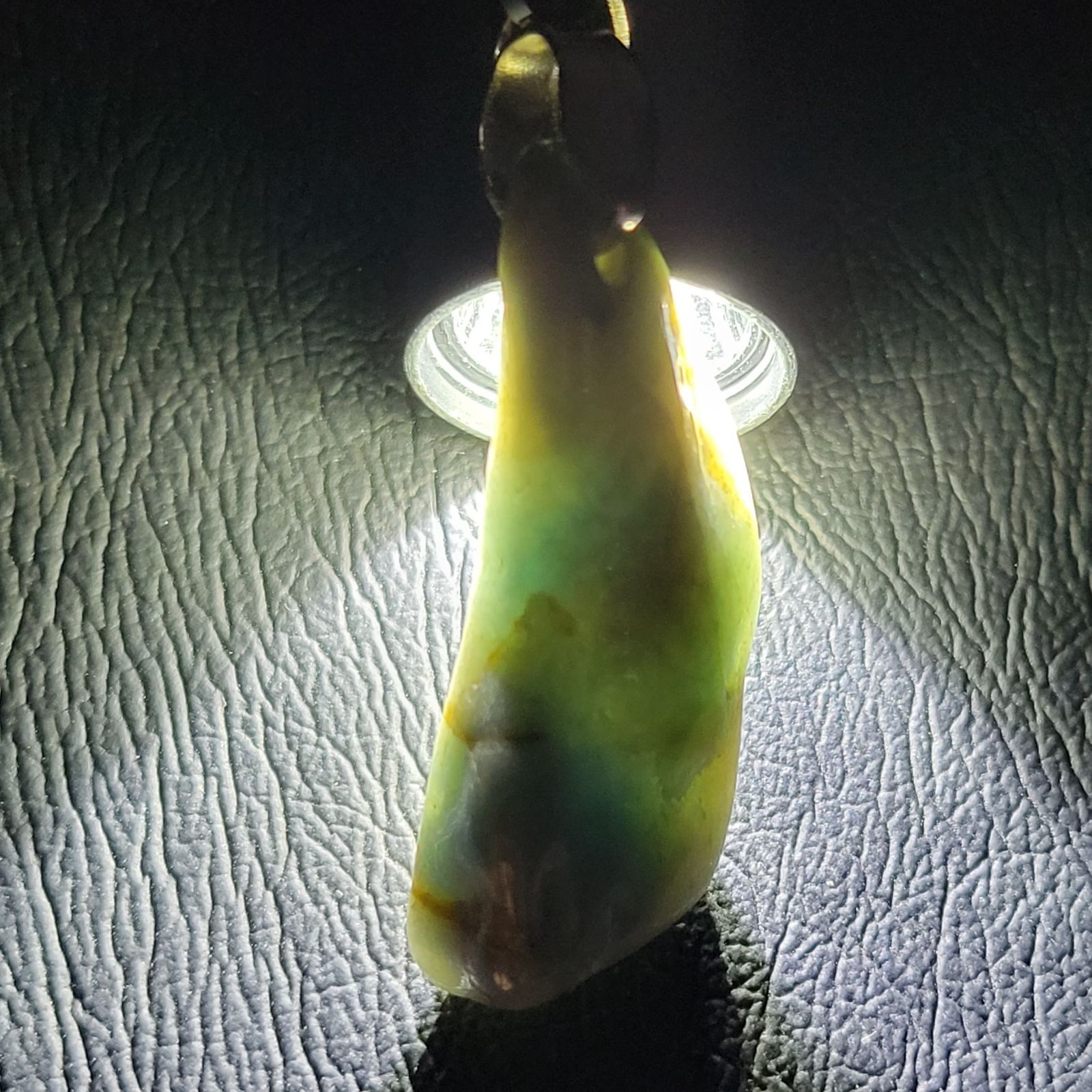 ハンドメイドの入りコン沢トップ　ペンダントトップ　糸魚川翡翠 糸魚川産コン沢青翡翠の女神巻き®ペンダントトップ ペンダント