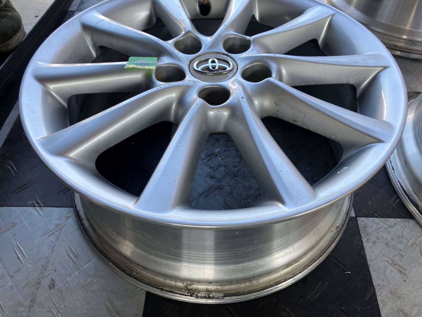 送料込み] トヨタ 50 エスティマ 純正ホイール 17in 7J +50