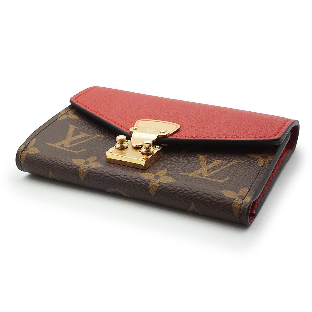 レザー スリーズ