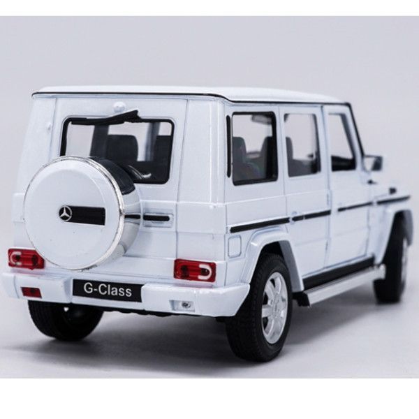 ダイキャスト 1/18メルセデスG WAGEN シリーズ ボンネットも