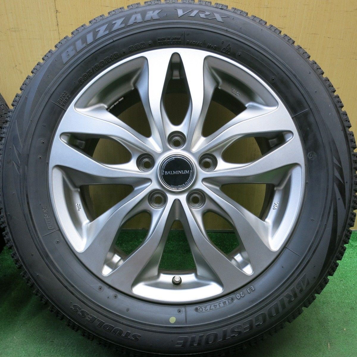 バリ溝 キレイ 8.5分 スタッドレス 205 60R16 ブリヂストン ブリザック VRX BALMINUM バルミナ 16インチ PCD114.3 5H 5092514HAス