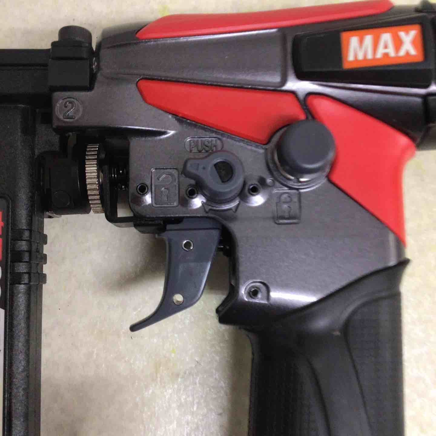 ★マックス(MAX) 高圧フロアタッカー HA-38F4(D)【町田店】 ☆マックス(MAX) 高圧フロアタッカー HA-38F4(D)【町田店