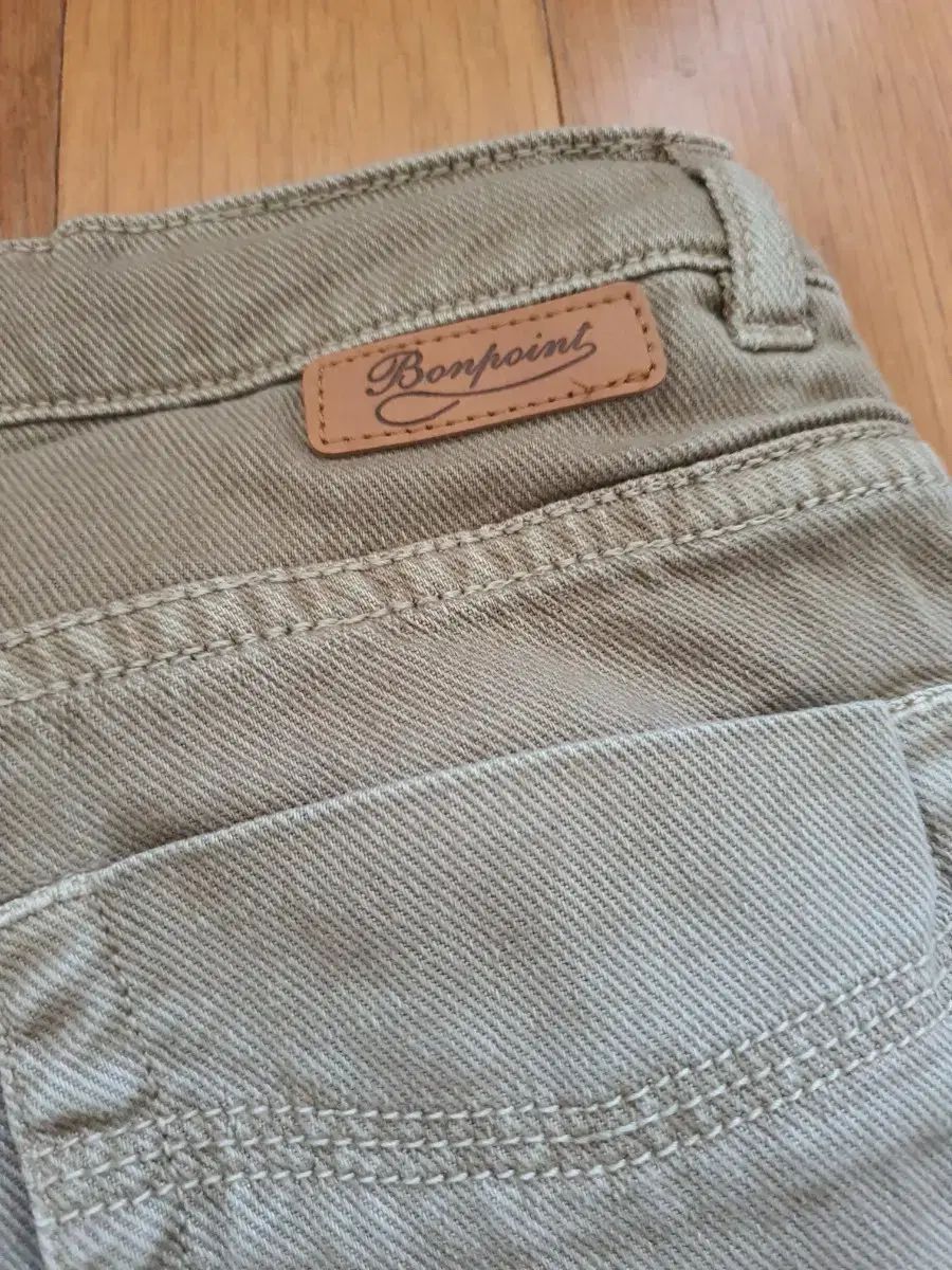 ボンポワン カーキ