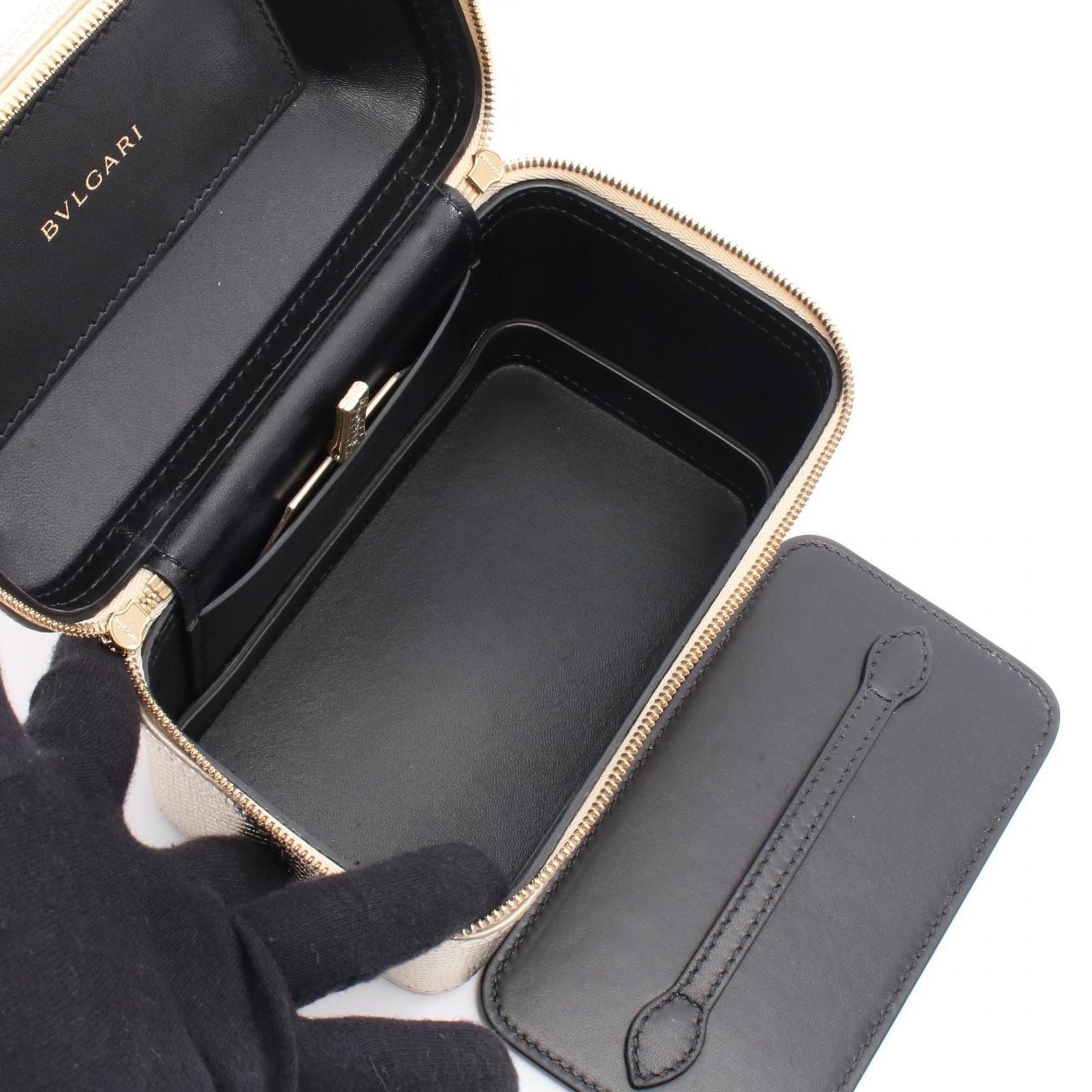 BULGARI ゴールド 化粧ポーチ BULGARI ゴールド 化粧ポーチ 新品・箱付き】ブルガリ BVLGARI 化粧ポーチ