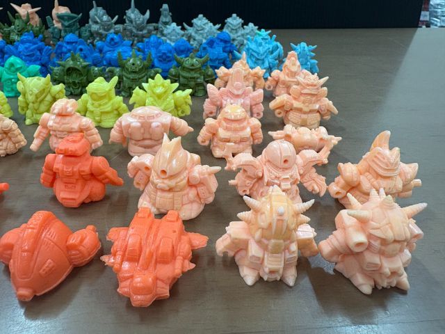 ガンダム 消しゴム 570体以上 まとめ売り SDガンダム 消しゴム 100体以上 まとめ売り☆ ガン消し 勇戦士