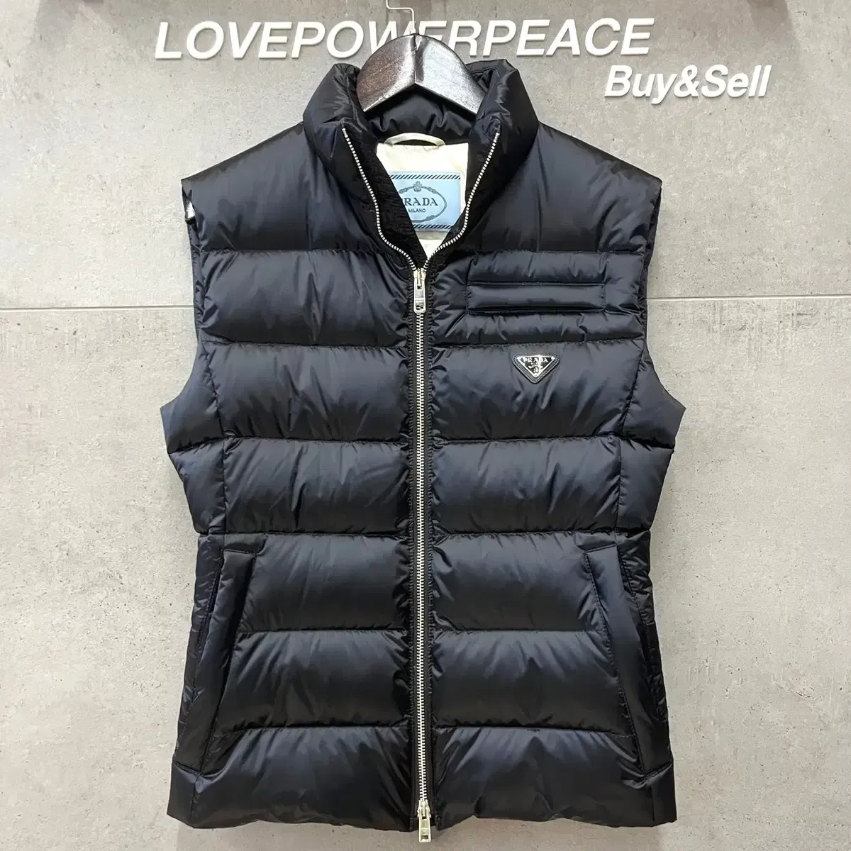 2025年最新】プラダ ダウンベストの人気アイテム - メルカリ