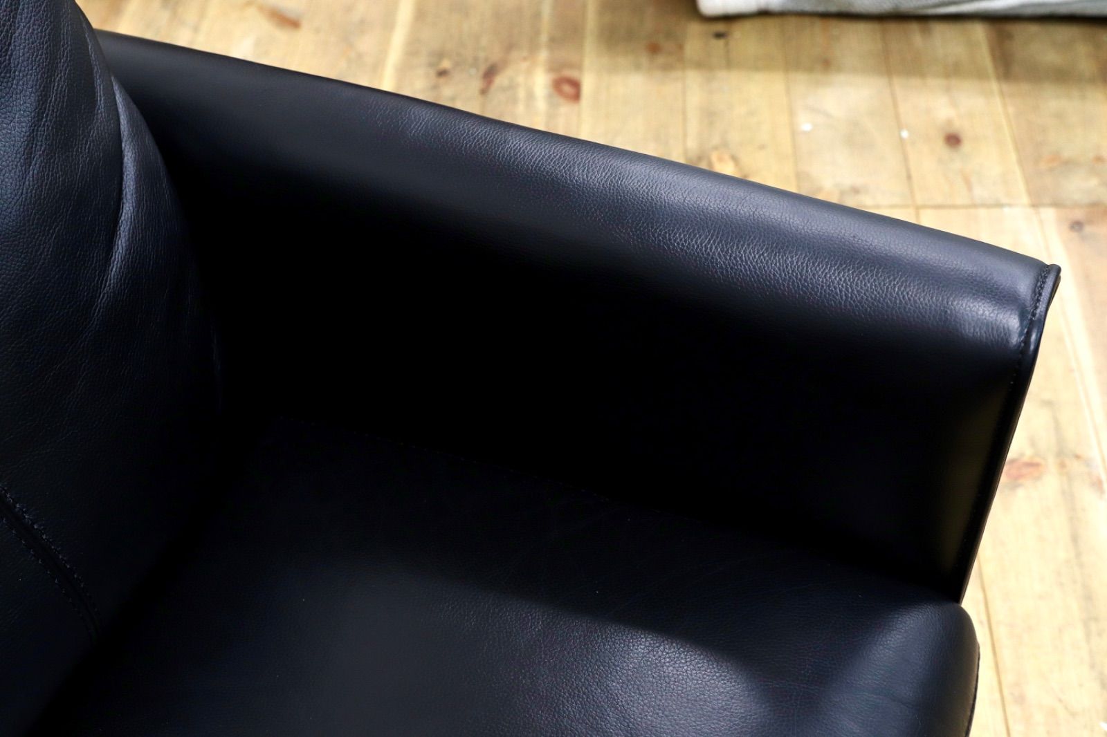 革 J-023Cブラック色