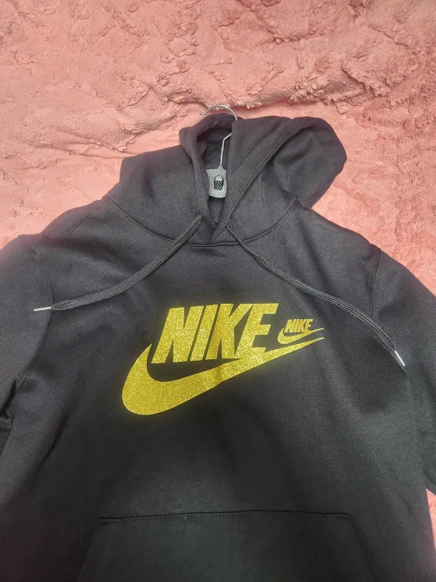 Nike(ナイキ） 裏起毛 フード付きTシャツ 出品