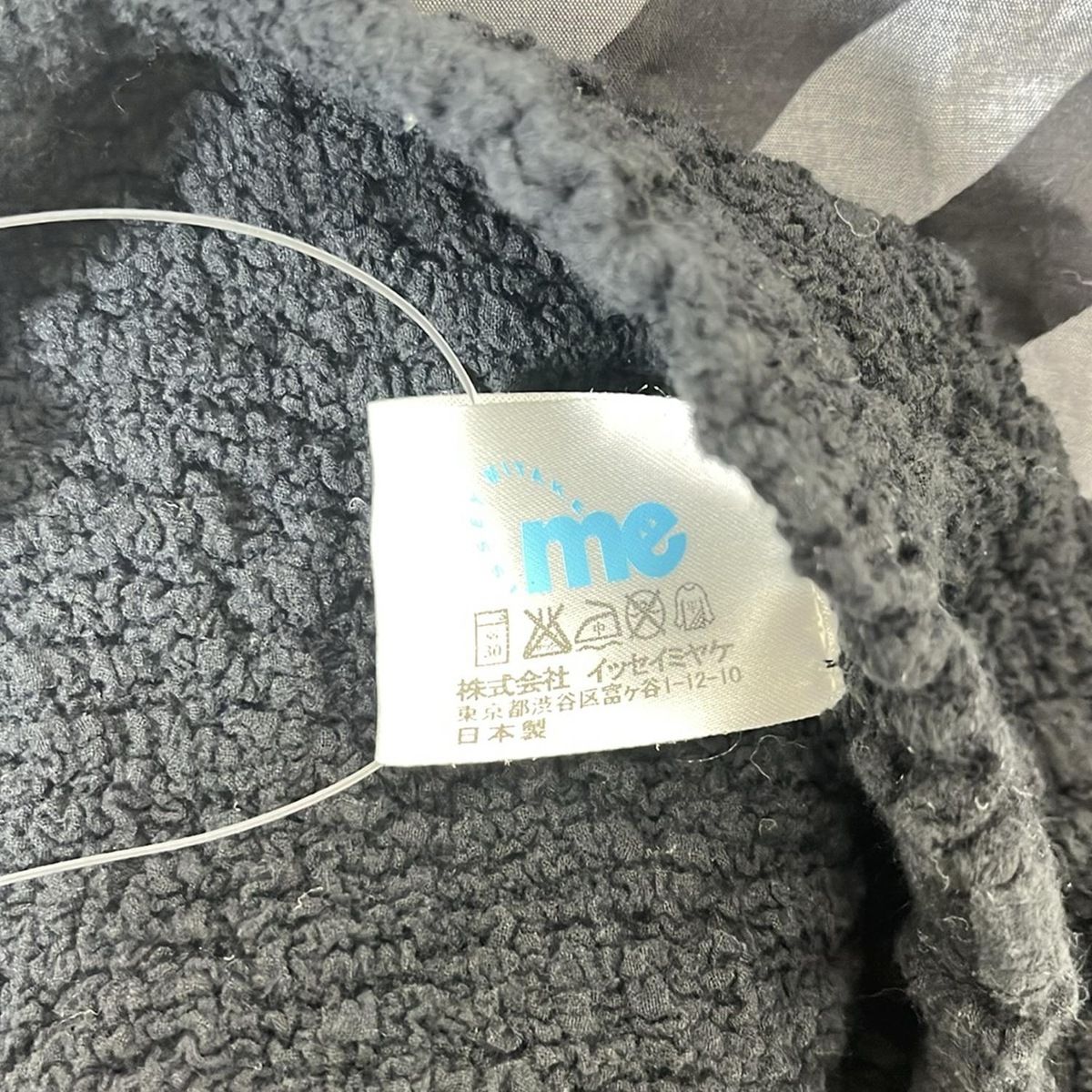 安い！かわいい！ me ISSEY MIYAKE ミー イッセイミヤケ バルーンスカート レディース - 黒×グレー ひざ丈 ウエストゴム シワ加工 ストライプ 人気アイテムお得に購入！