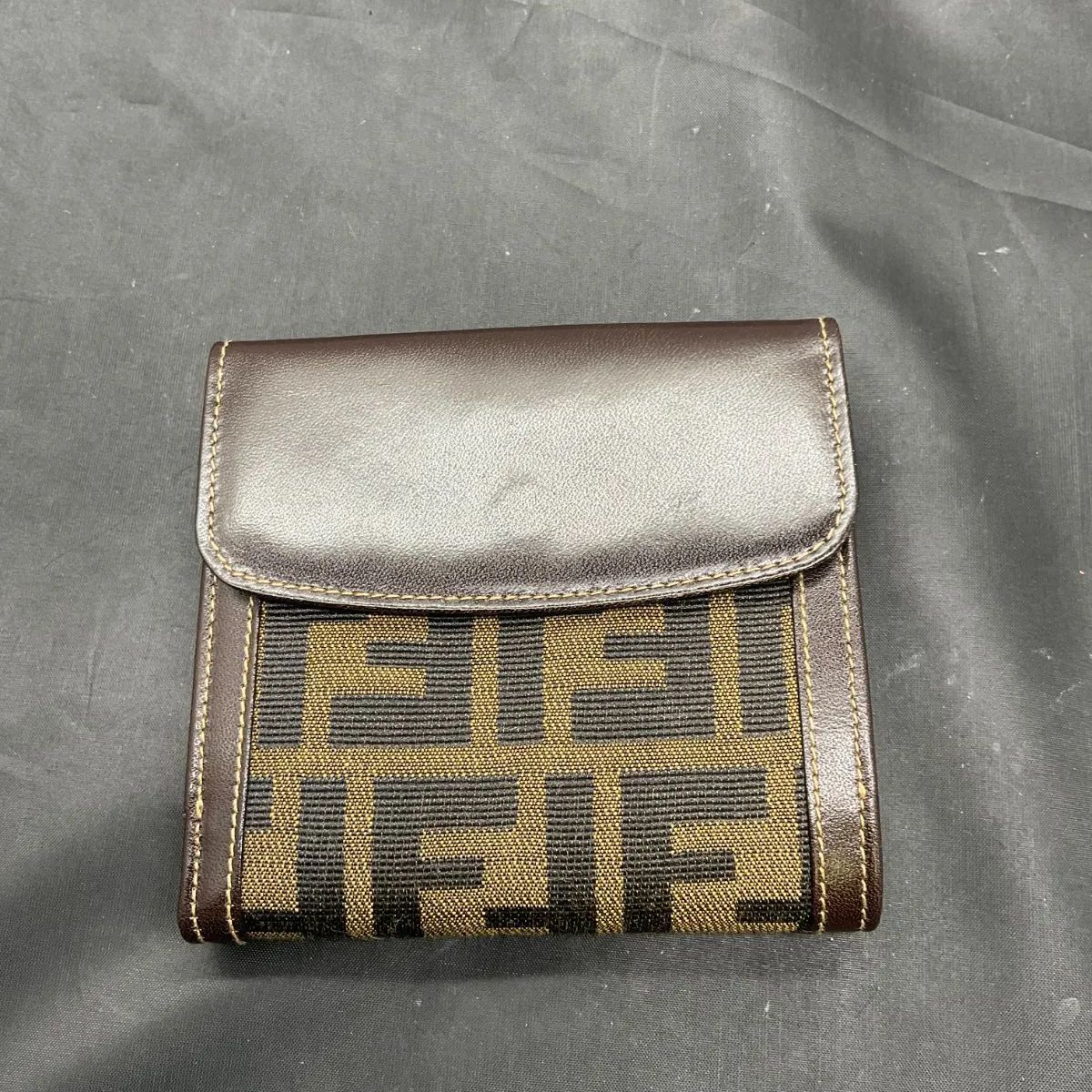 2つ折り財布 1695