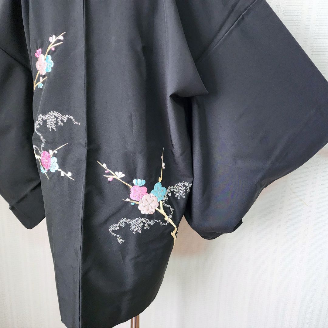 JAPAN ビンテージ 着物 羽織 666 渋い 刺青 刺繍 黒 ブラック 牡丹 JAPAN ビンテージ 着物 羽織 666 渋い 刺青 刺繍 黒 ブラック 牡丹の