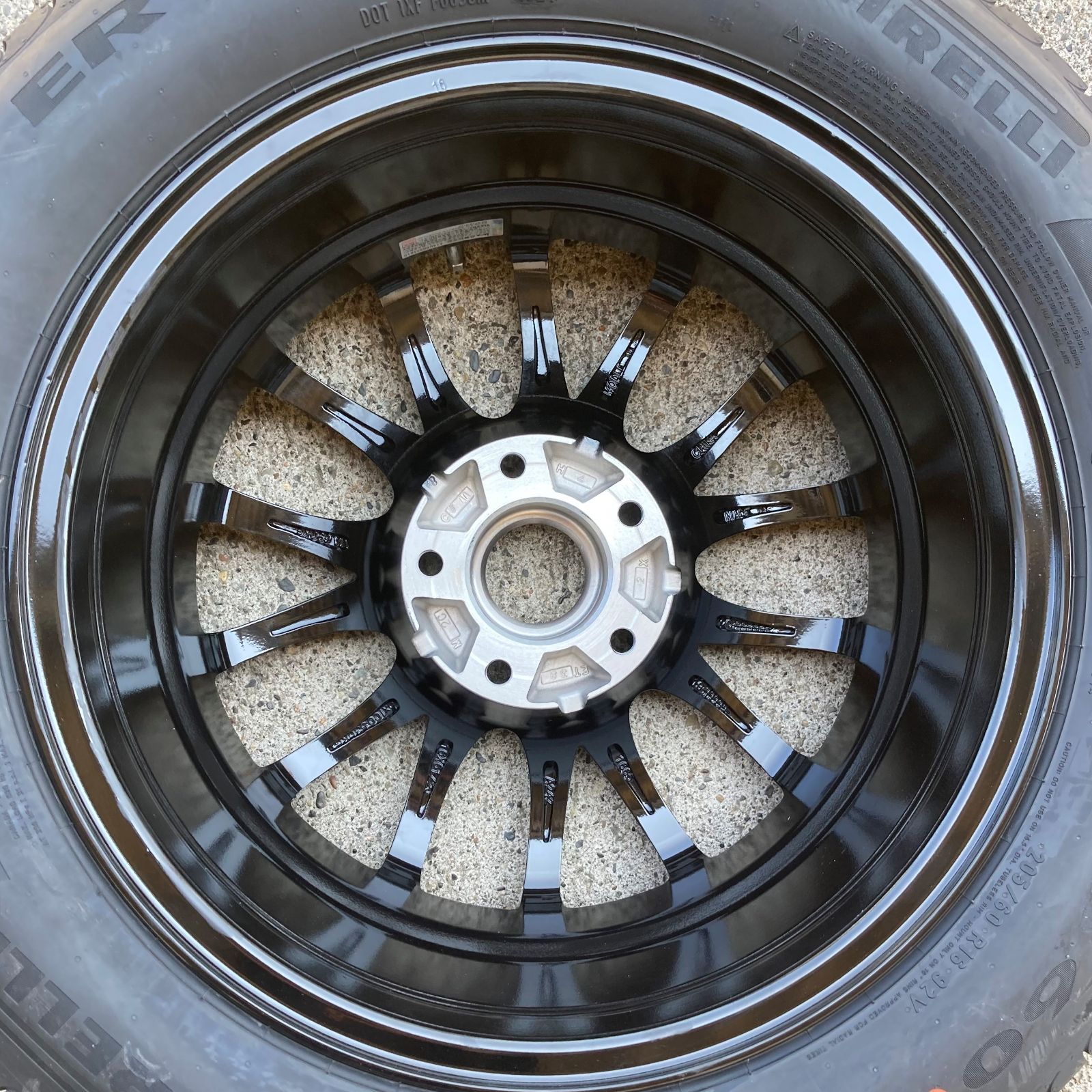 ピレリ 未使用サマータイヤ（2021年製造）205/60R16 4本