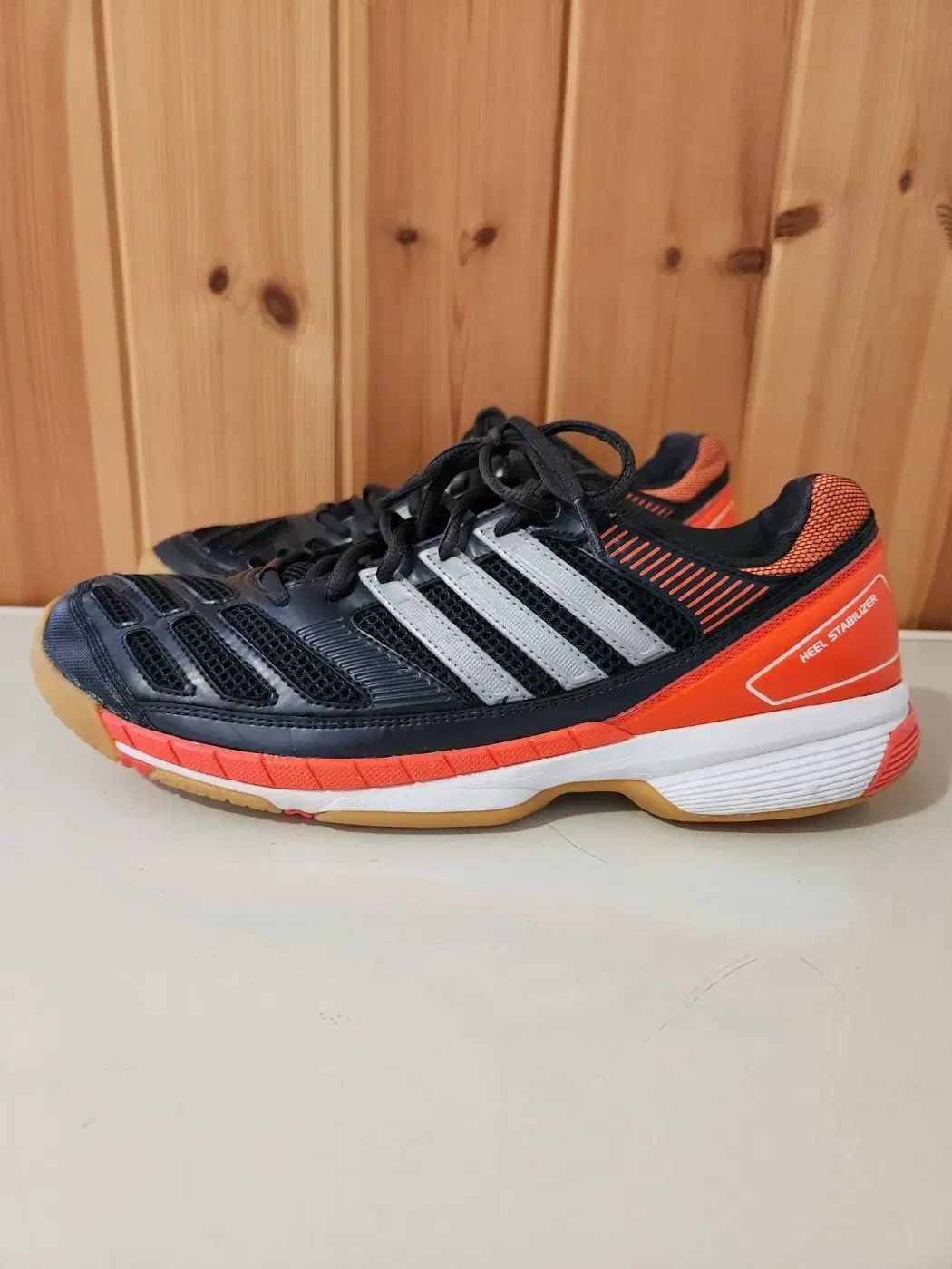 【雷市場（ポンジャン）商品韓国直送】 280mm adidas(アディダス) BT フェザー インド化 バドミントンシューズ