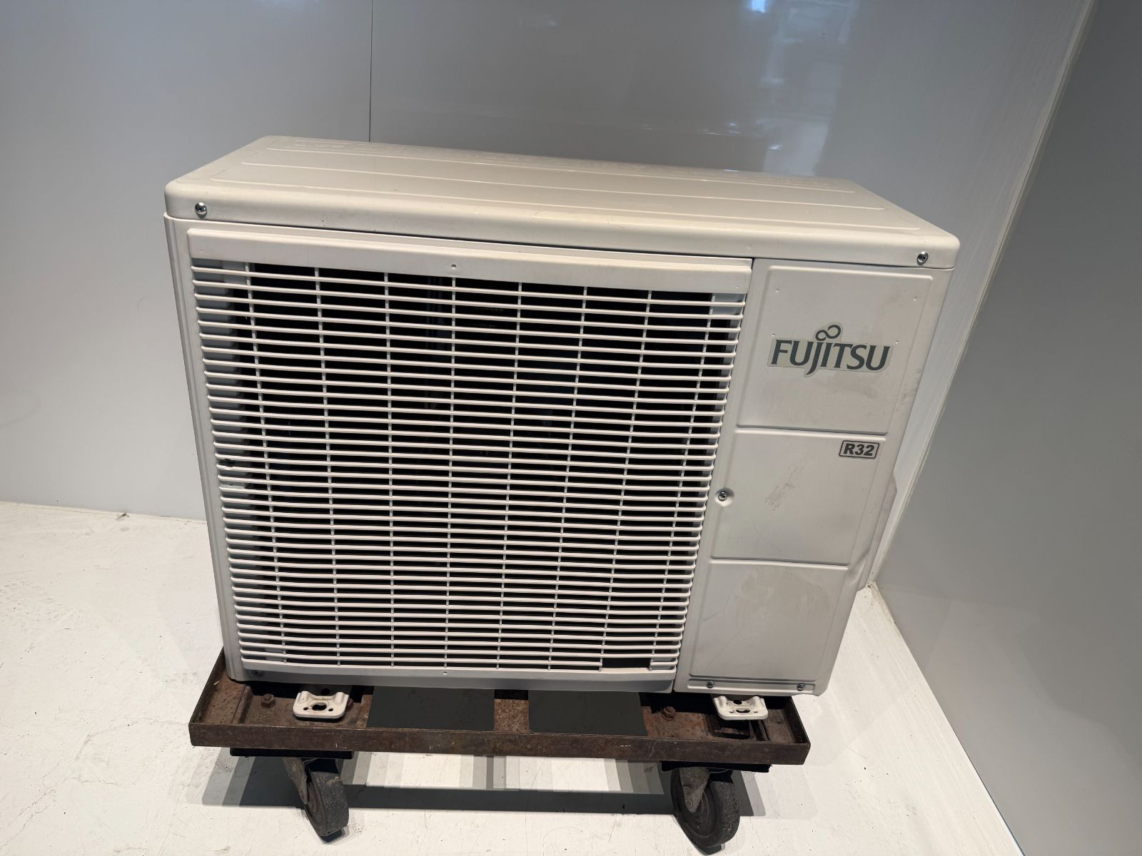 205 FUJITSU 2016年製エアコン 8～10畳用 整備済み - メルカリ