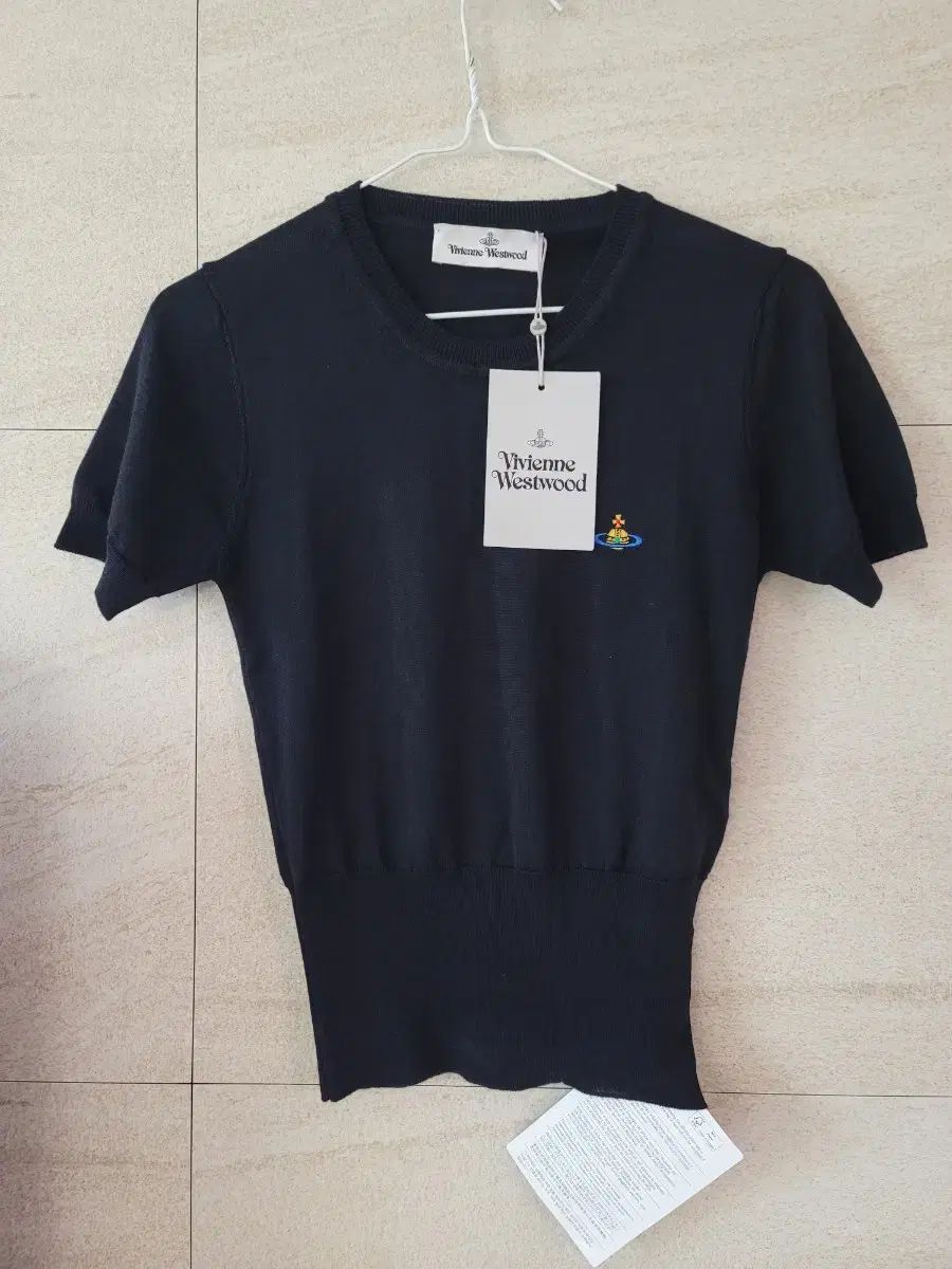 ビッグ割引 Vivienne Westwood(ヴィヴィアン・ウエストウッド) 黒 半袖 トップス