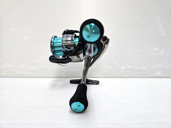 中古未使用品】 ダイワ Daiwa スピニングリール 24 エメラルダス