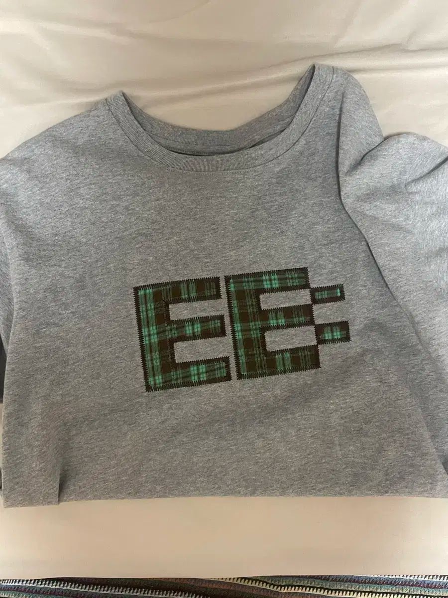 [ENZO BLUES]ピクセルのロゴパクシティーシャツ ENZO BLUES(エンゾーブルース) ピクセルロゴ Tシャツ - メルカリ