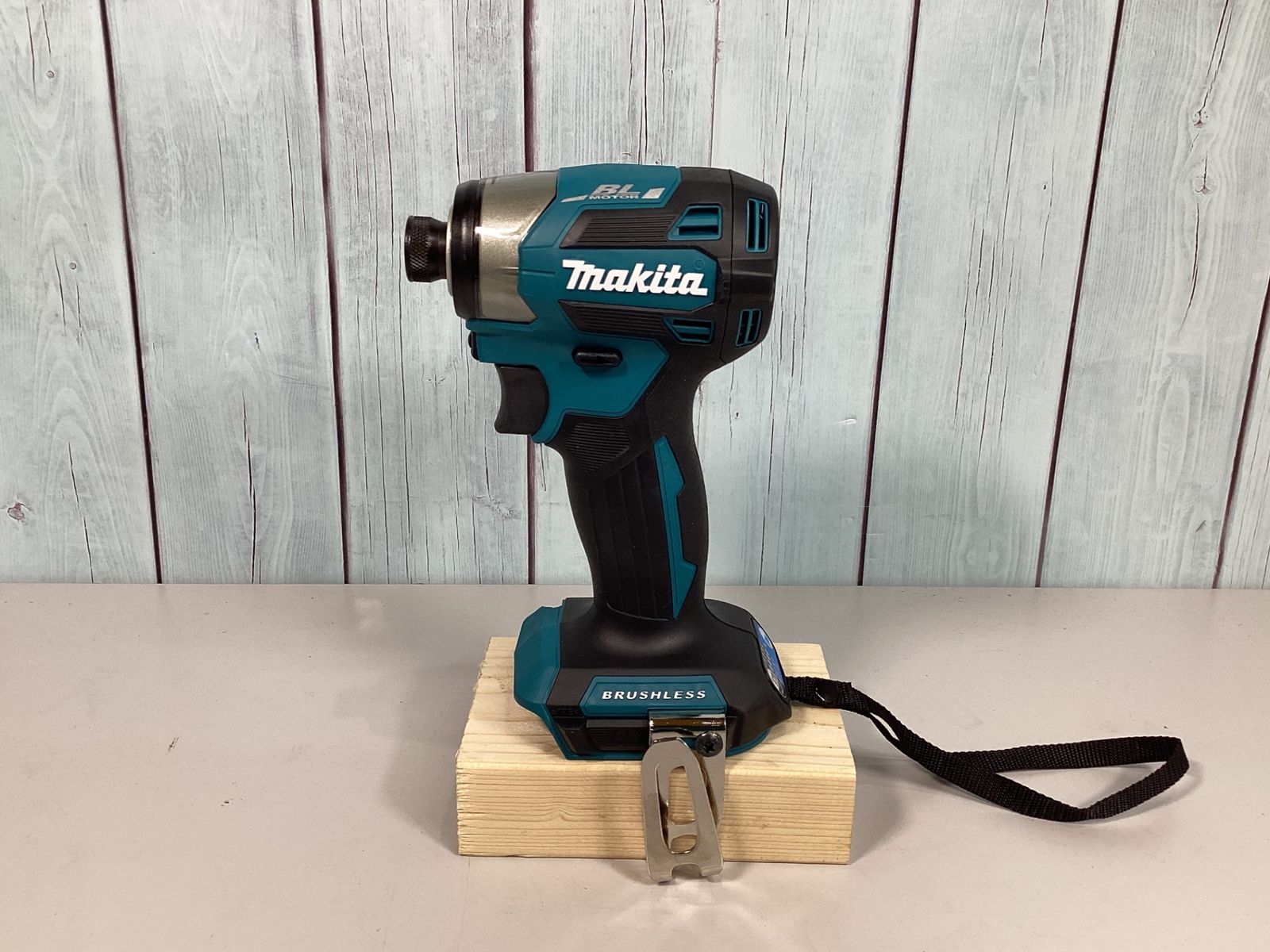 コードレスインパクトドライバー