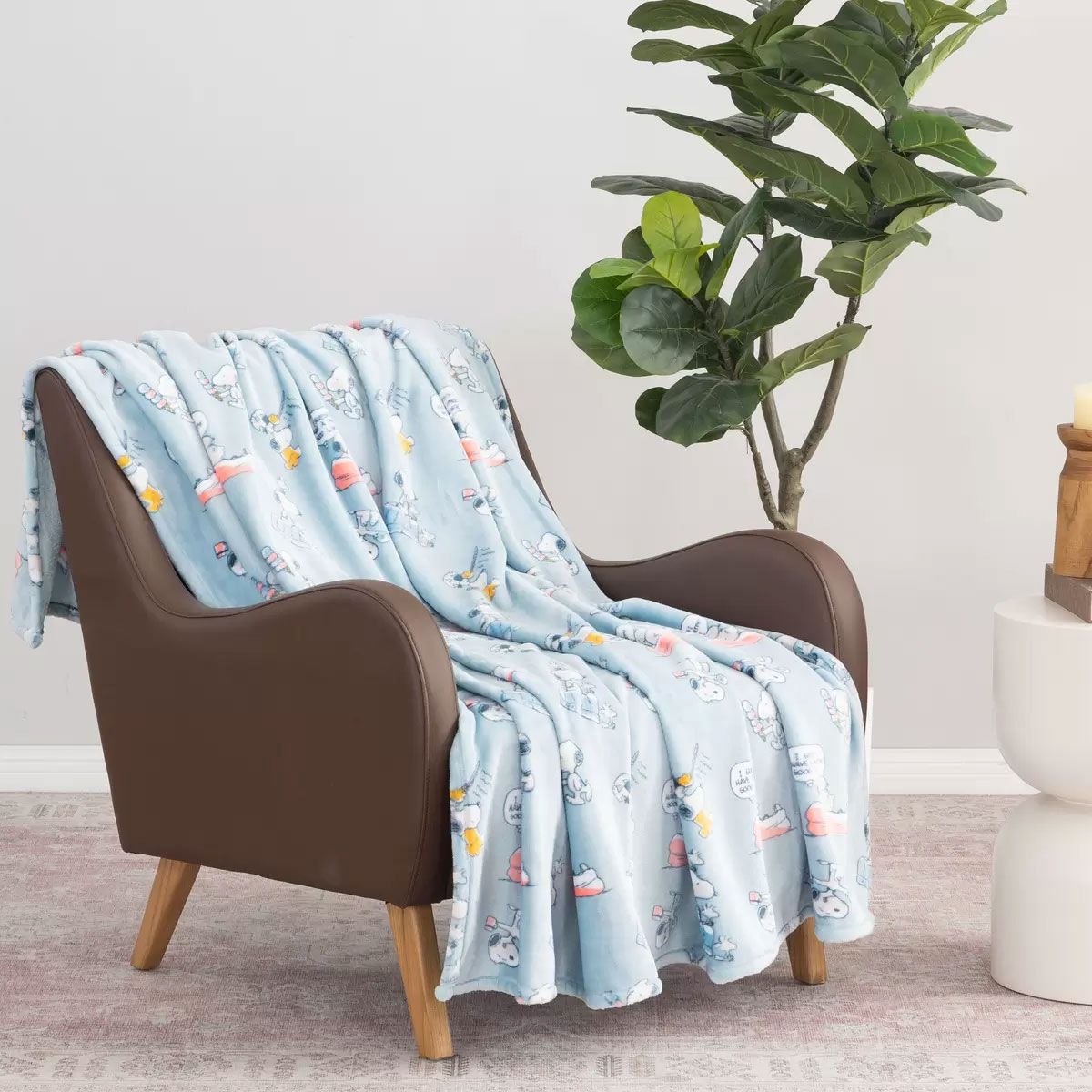 送料無料】スヌーピー 大判ひざ掛け 152cm x 177cm ブルー