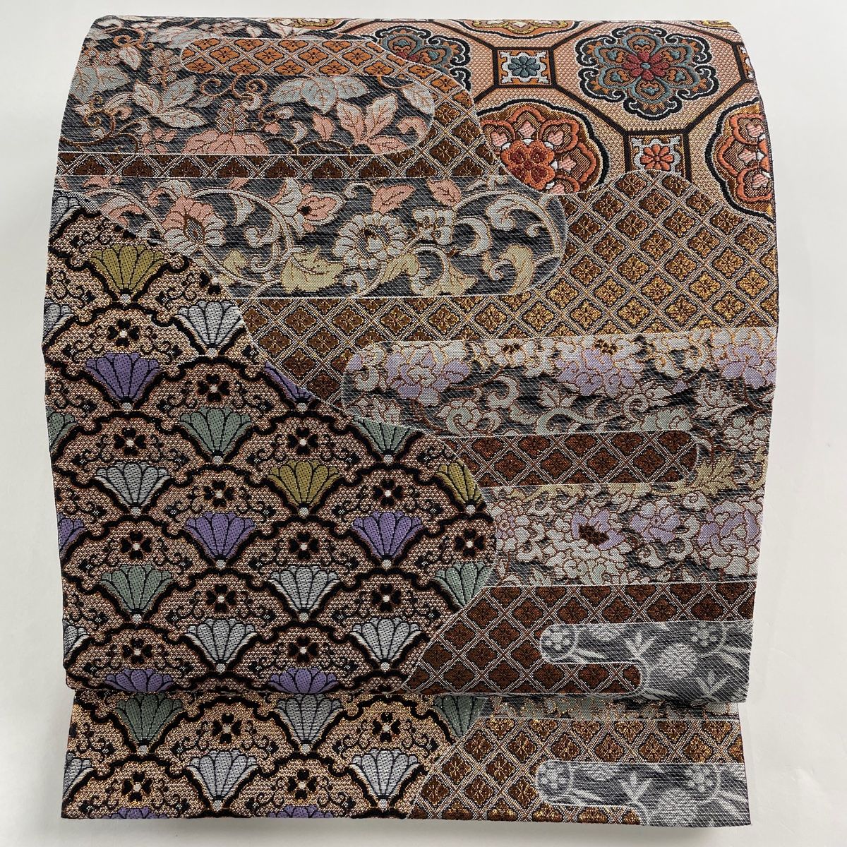新品即決 袋帯 美品 【中古 正絹 六通 灰色 箔 金糸 七宝 蜀江華文 名品 着物・浴衣