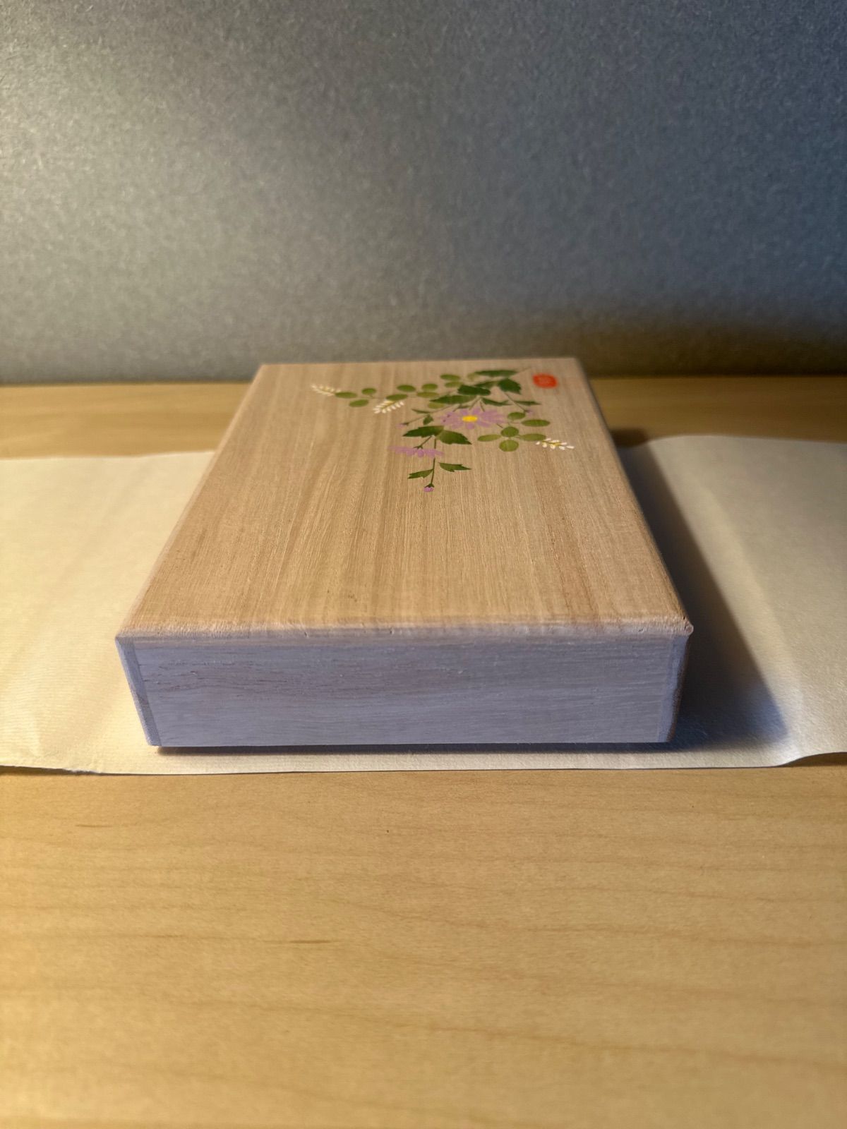 新品未使用 桐箱 足立真瑚画伯 小菊 手書き 絵付け 葉書 小箱 小物入れ
