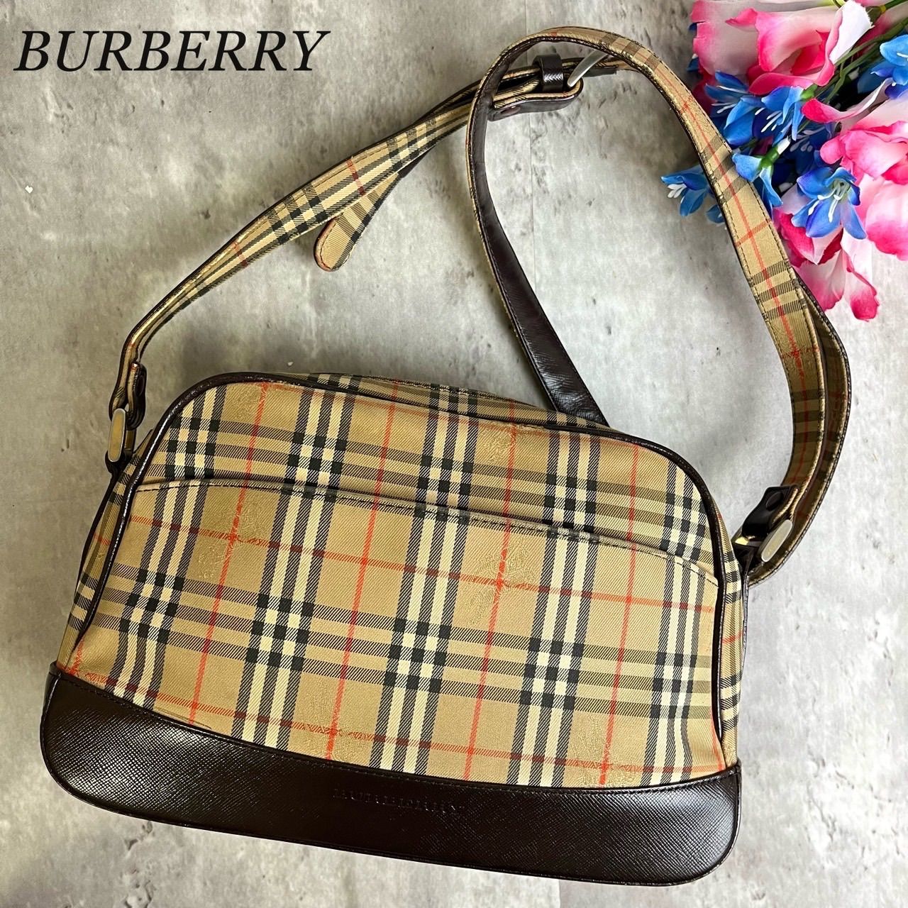 BURBERRY ヴィンテージ レザー ノバチェック ショルダーバッグ 8458 BURBERRY ヴィンテージ レザー ノバチェック ショルダーバッグ 8458