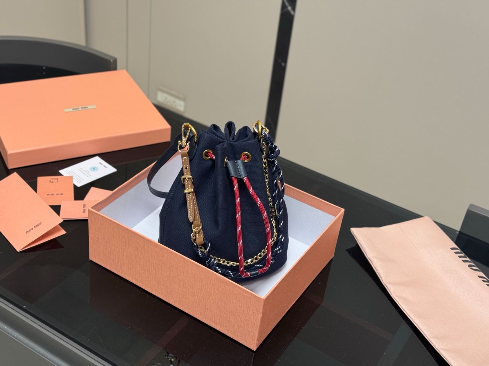 今日 MiuMiu ミュウミュウ ドローコード キャンバス バケツバッグ