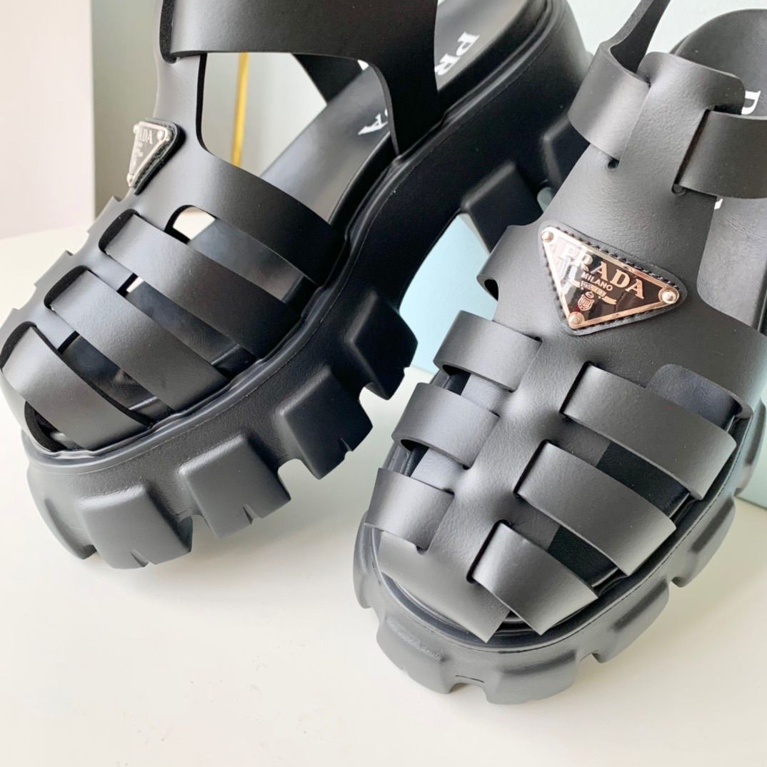 グルカサンダル PRADA(プラダ) サンダル・ミュール(レディース
